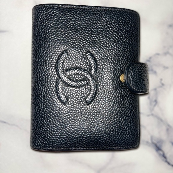 Chanel Bifold Wallet in Caviar Leather - Picture 1 of 11